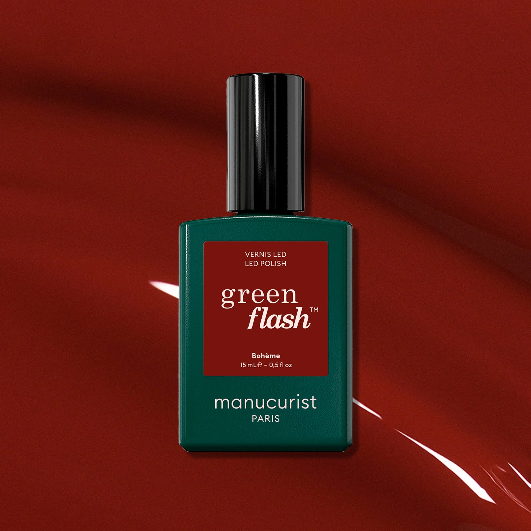 Vernis semi-permanent Bohème Manucurist sur fond rouge-marron de sa couleur
