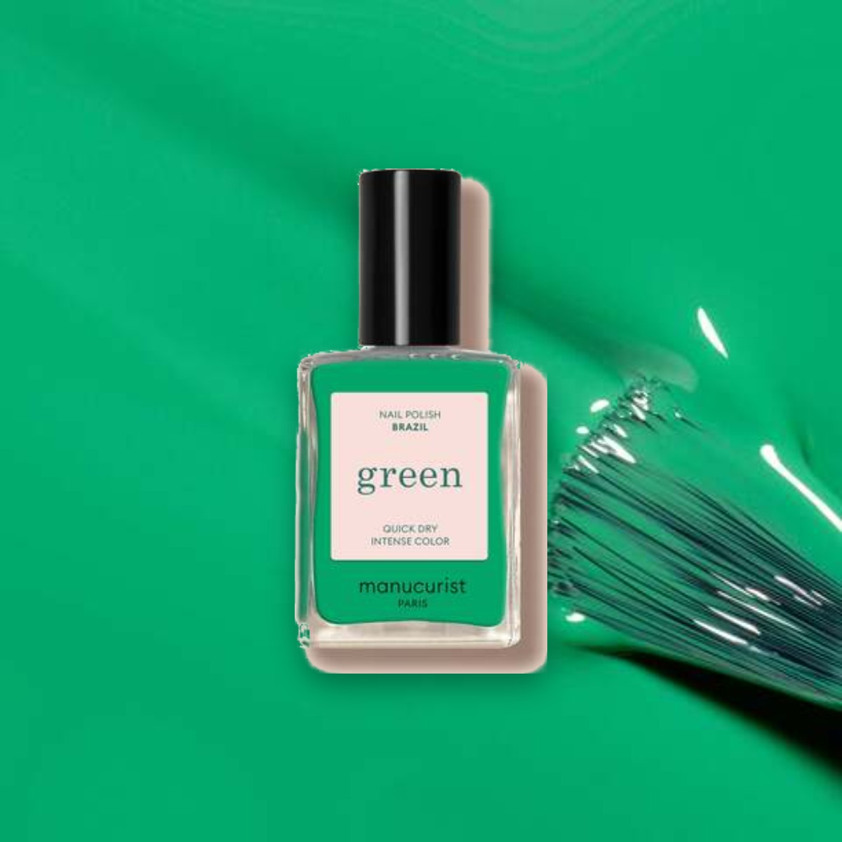 Vernis à ongles Green Manucurist Brazil sur un fond de sa couleur