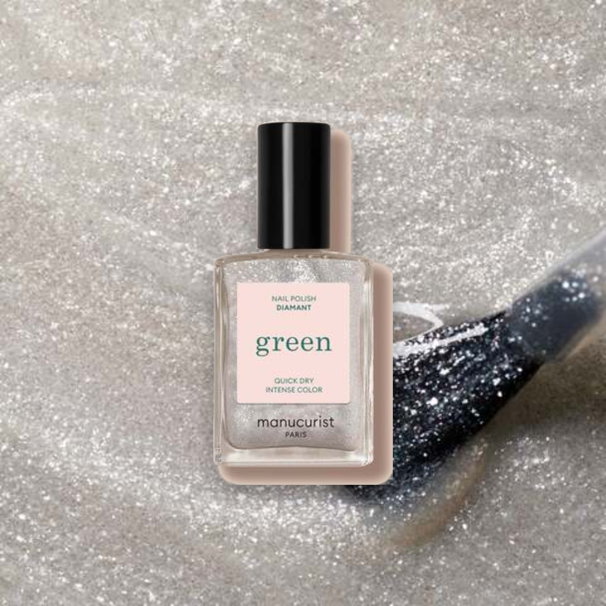Vernis à ongles Green Manucurist Diamant sur un fond de sa couleur