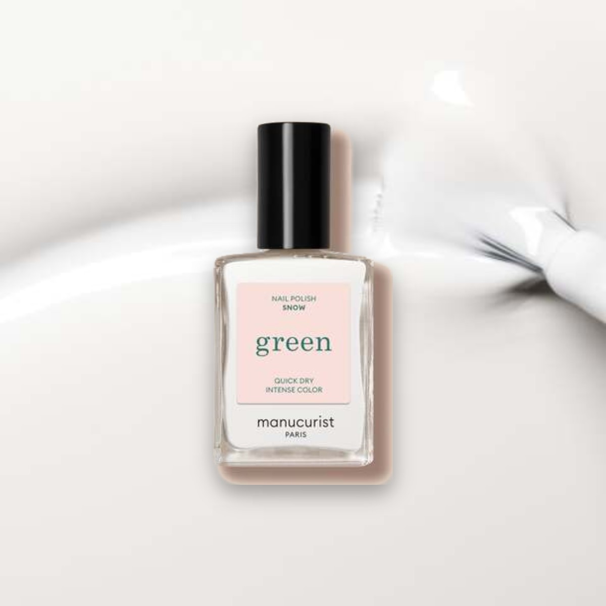 Vernis à ongles Green Manucurist Snow sur un fond de sa couleur