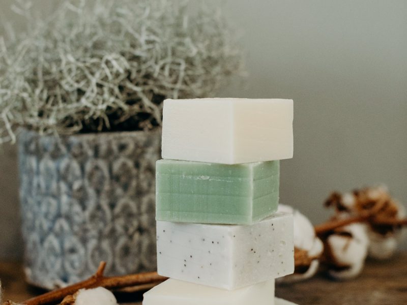 Savon saponifié à froid artisanal pour le visage et le corps